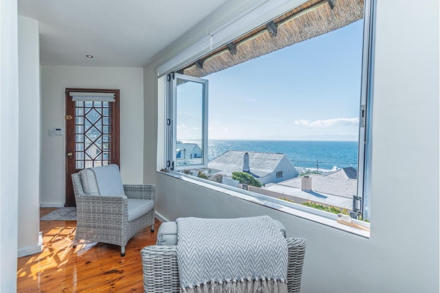 3 Bedroom Property for Sale in Cairnside Western Cape